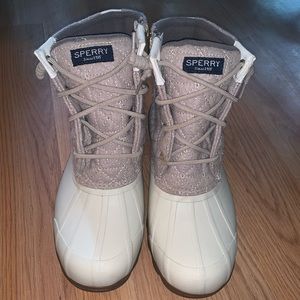 Women’s size 7 Sperry duck boots